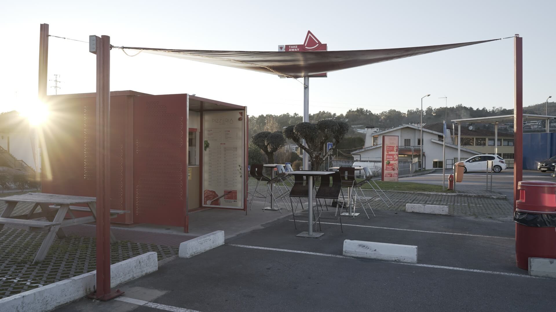 Estrutura metálica para colocação de tolde. Para La Pizzaria (E.leclerc).